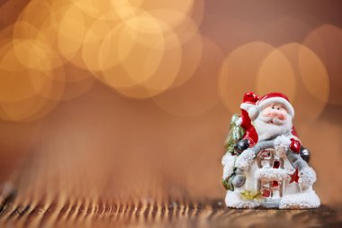 Noel Baba heykelcik ve bokeh ışıklar