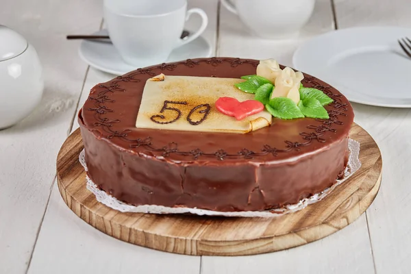 Badem ezmesi ile lezzetli çikolatalı pasta gül — Stok fotoğraf