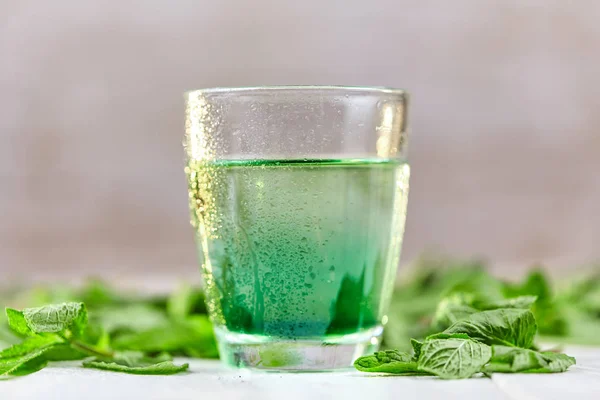 Mint chlorophyll drink in glass with water drops — Stock Photo, Image