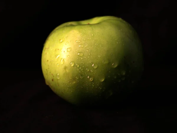 Apple Water Drops Dark Background — Stock Photo, Image