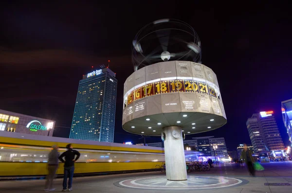 Berlin, Almanya 'da dünya saati — Stok fotoğraf