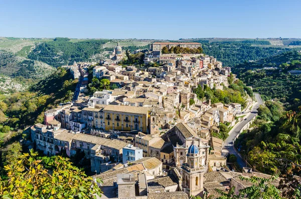 Ragusa Ibla 'nın Belvedere' den Sicilya 'ya ortaçağ kasabasının panorama manzarası.