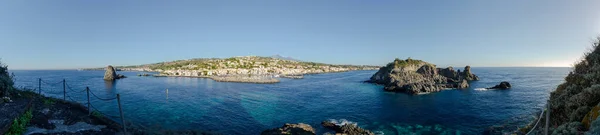 Wenige Hundert Meter Von Der Sizilianischen Küste Und Acitrezza Entfernt — Stockfoto