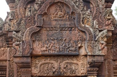 Angkor Wat Parkı, Kamboçya 'daki Bantai Srei Budist tapınağına taş süsleme