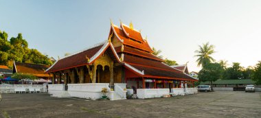 Wat Mai Budist tapınağı Luang Prabang, Laos, gün batımında