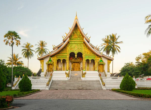 Frontside Templo Budista Dourado Haw Pha Bang Luang Prabang Preservada — Fotografia de Stock
