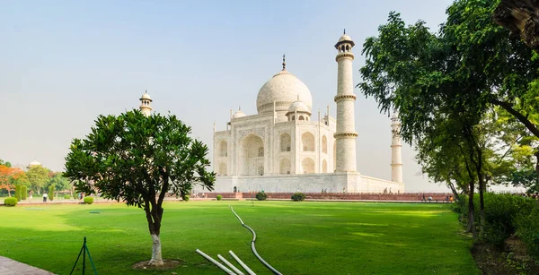 Mausoléu Taj Mahal Com Seus Jardins Árvores Agra Índia — Fotografia de Stock