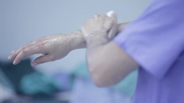 コロナウイルス対策 医師が手を洗う アルコール — ストック動画