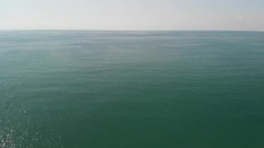 Güneşli Karadeniz 'in üzerinde uçarken