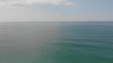 Güneşli Karadeniz 'in üzerinde uçarken