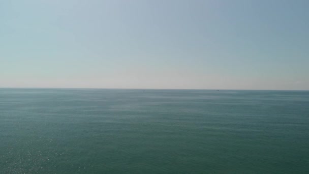 mer noire belle et ondulée 