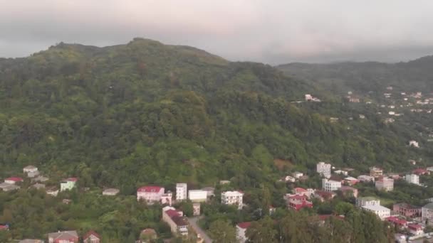 Foggy Village Górach — Wideo stockowe