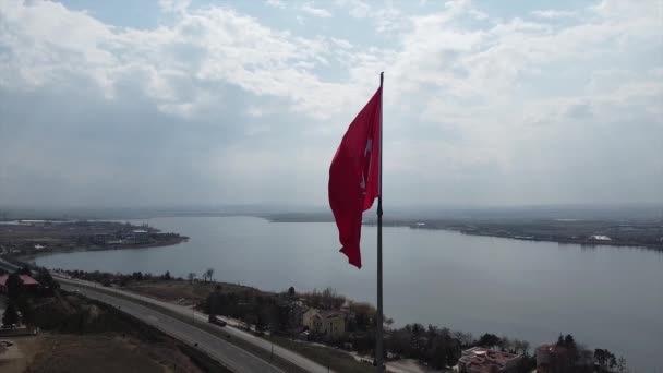 Mogan Lake Golbasi Ankara Turkiet Turkisk Flagga Med Utsikt Över — Stockvideo