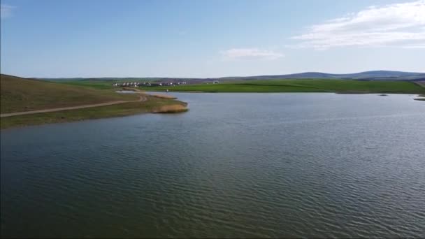 ディキリタス ゴレティ ディキリタス ゴルバシ アンカラ湖の空中と海岸の日没の画像 — ストック動画