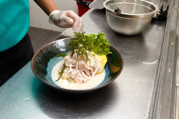 Peruansk Ceviche Gjord Fisk Tillagad Med Citronsaft Lök Sötpotatis Röd — Stockfoto