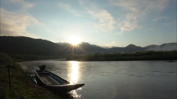 Zeitraffer Von Flusslauf Und Sonnenaufgang — Stockvideo