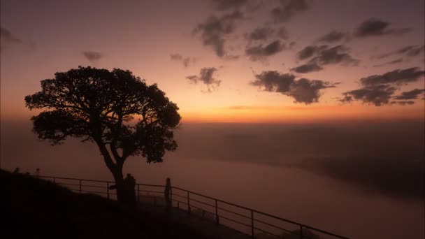 Timelapse Puesta Sol Cordillera Niebla Moviéndose Rápido — Vídeos de Stock