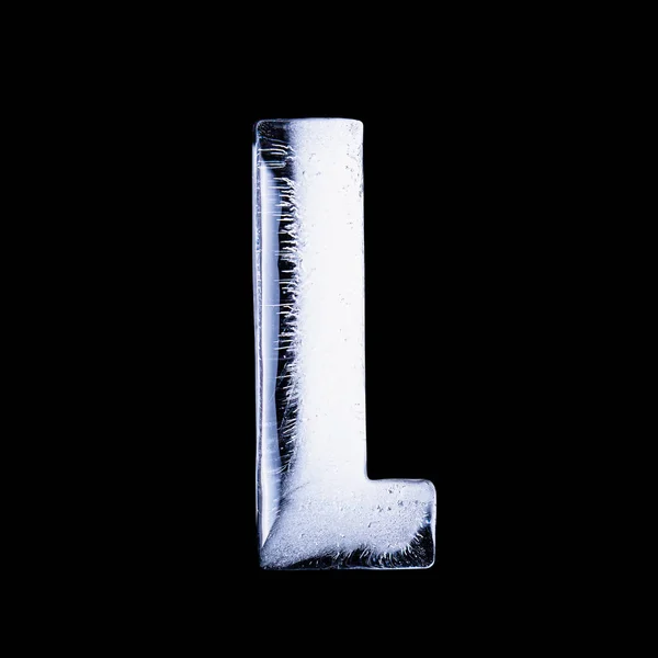 Eau gelée en forme d'alphabet isolée sur le dos noir — Photo