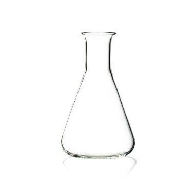 Bilim laboratuarı için boş cam eşyalar beyaz arka planda izole edilmiş..