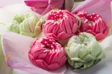 Alua tatlı Tayland geleneksel tatlı tatlısı. Nilüfer çiçeğine şekil ver..