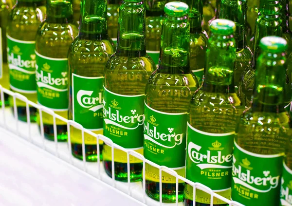 Rusya Moskova 1.05.2020 taze. Carlsberg birası raflarda.