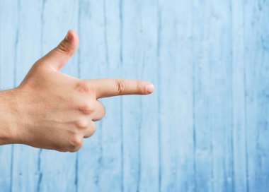 Atış jesti yapıyorum. Parmak Silahı. Bang işaretleri