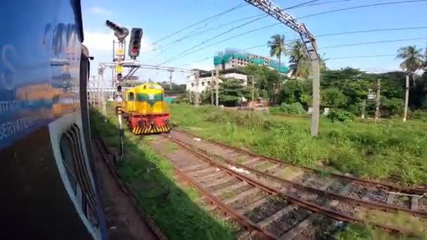 Indian Railway Motor Som Kommer Från Plattformen — Stockvideo