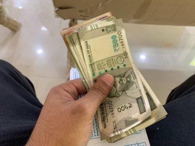 Hint Rupileri ve Para Mevduatı Bir El Fişi.