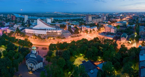 Bolshaya Sadovaya sokağı, müzikal tiyatro ve tapınak manzarası, Rostov-on-Don.