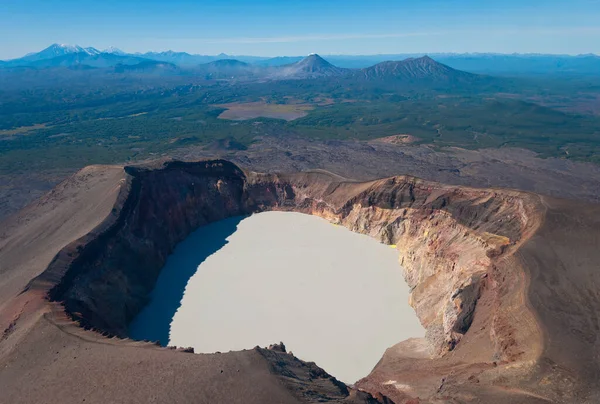 Zuur Plas Krater Van Een Uitgestorven Vulkaan Kamchatka — Stockfoto