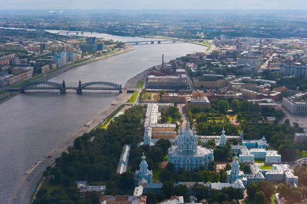 Smolny Katedrali, Neva Nehri ve Büyük Peter Köprüsü, Saint-Petersburg. 