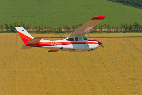 Cessna 182 Skylane Vuelo Sobre Territorio Krasnodar — Foto de Stock