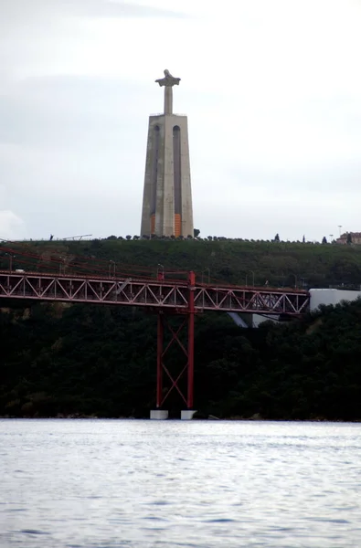 Paisaje Lisboa Con Puente Bajo Río Cristo Rey Portugal — Foto de Stock