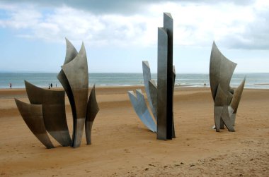 Les Braves, Normandiya 'daki Omaha Sahili' nde anma töreni. Fransa