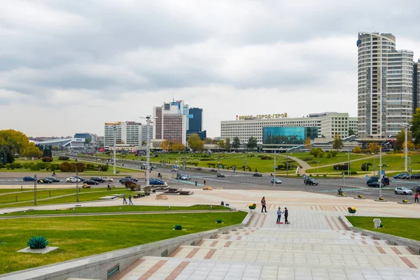 View of Winners Avenue or Pobediteley Avenue in district Nemiga or Nyamiha in Minsk, Belarus — Stock Photo, Image