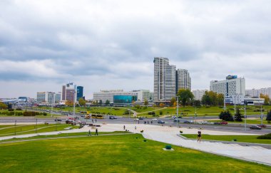 Kazananlar Bulvarı ya da Pobediteley Bulvarı Minsk, Belarus 'ta Nemiga ya da Nyamiha bölgesinde.