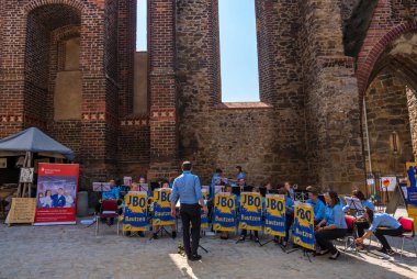 Gençlik Brass Orkestrası Bautzen Keşiş harabesindeki eski kasaba festivaline