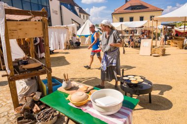 Bautzen 'deki Eski Şehir Festivali' nde animasyon restoranlar, barlar ve kafeler