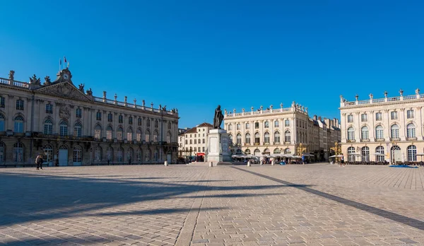 Stanislaus I 'in anıtı ve belediye binası Nancy, Lorraine, Fransa' daki Stanislas Meydanı 'nda — Stok fotoğraf