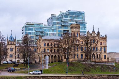 Raduskevicius Sarayı Vilnius 'taki Neo-Gotik kalesidir ve şu anda Litvanya Mimarlar Birliği' nin merkezidir.