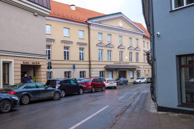 Vilnius 'un merkezindeki sokakta bulunan Gençlik Tiyatrosu