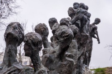 Yama ya da Pit Yahudi Soykırımı Anıtı, 1942 'de Naziler tarafından öldürülen Yahudilerin katledildiği yer, Minsk, Beyaz Rusya
