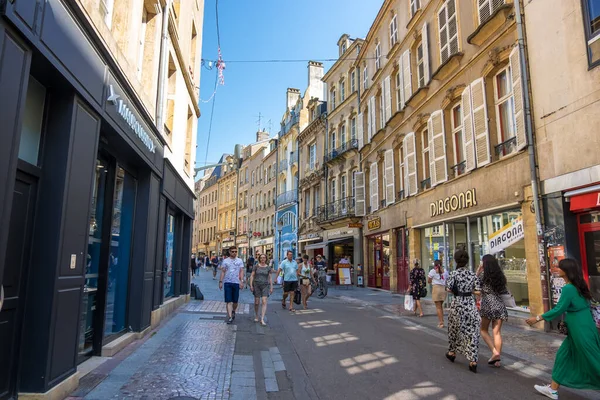 Metz Francia Agosto 2019 Calle Peatonal Comercial Con Tiendas Moda — Foto de Stock