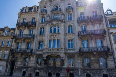 Metz, Fransa - 31 Ağustos 2019: Metz, Lorraine, Fransa 'nın merkezindeki iskan binası cephesi