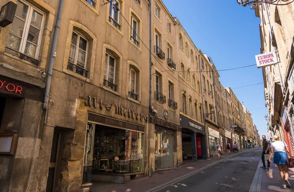 Metz Francia Agosto 2019 Una Calle Comercial Con Edificios Residenciales — Foto de Stock