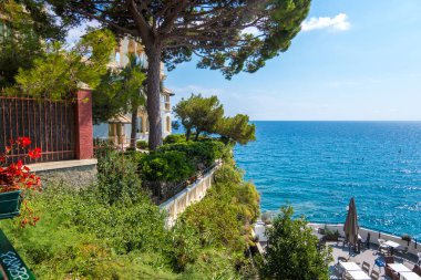 Liguria, İtalya 'nın Cenova kenti yakınlarındaki Ligurian deniz kıyısındaki Bogliasco tatil beldesi.