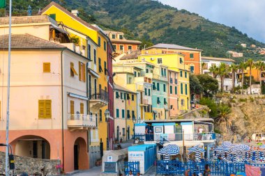 Ligurian sahilindeki ünlü yaz plajı Cenova, Liguria, İtalya yakınlarındaki Bogliasco 'da.