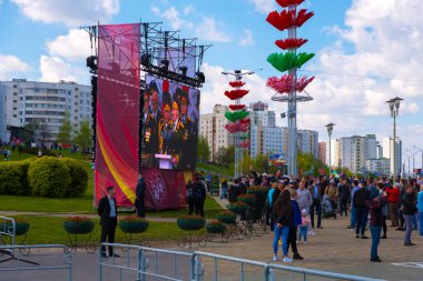Minsk, Belarus - 9 Mayıs 2020: Büyük Vatanseverlik Savaşı 'ndaki zaferin 75. yıldönümü için düzenlenen askeri geçit töreni. Zafer Günü 9 Mayıs
