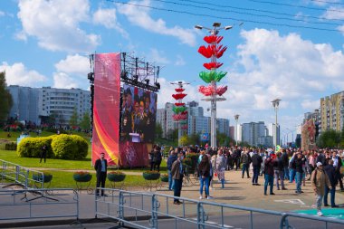 Minsk, Belarus - 9 Mayıs 2020: Büyük Vatanseverlik Savaşı 'ndaki zaferin 75. yıldönümü için düzenlenen askeri geçit töreni. Zafer Günü 9 Mayıs