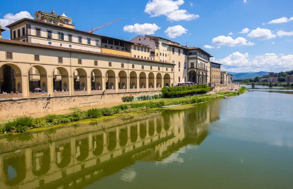 意大利佛罗伦萨 2019年8月16日 意大利托斯卡纳的Arno River Vasari Corridor Corridoio Vasariano — 图库照片